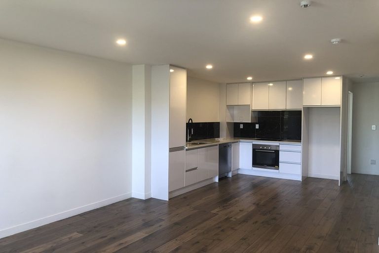 Photo of property in 22 Peony Mews, Oteha, Auckland, 0632