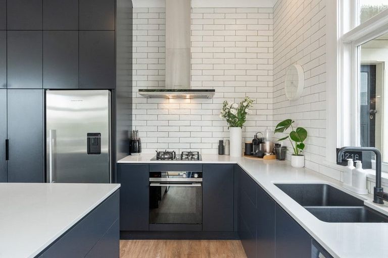 Photo of property in 72 Hargest Crescent, Saint Clair, Dunedin, 9012