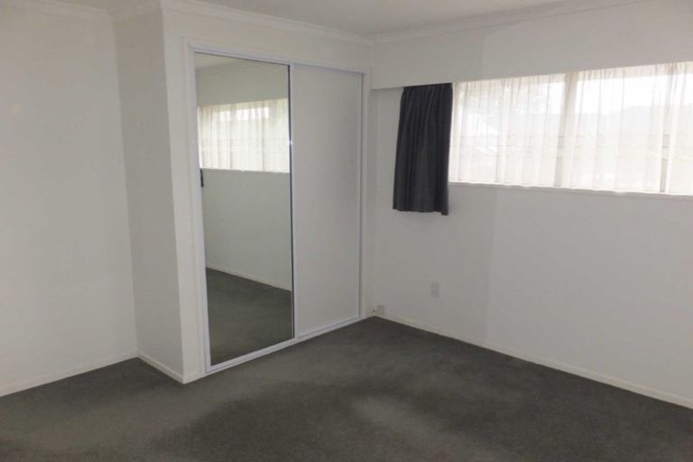 Photo of property in 17 Highland Place, Avonhead, Christchurch, 8042