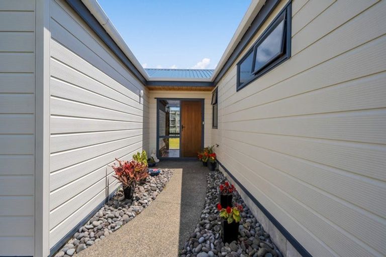 Photo of property in 125 Wairau Road, Oakura, 4314