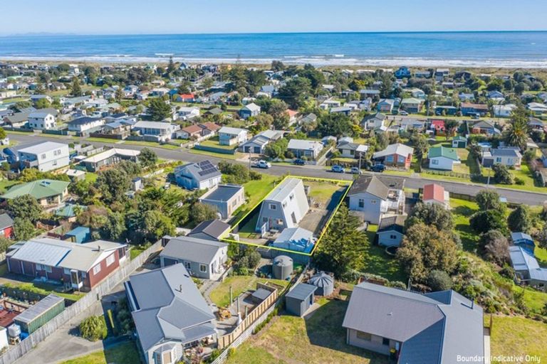 Photo of property in 74 Kahukura Avenue, Waitarere Beach, Levin, 5510