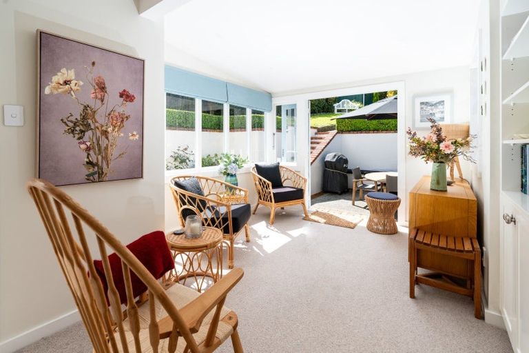 Photo of property in 33 Grove Road, Kelburn, Wellington, 6012