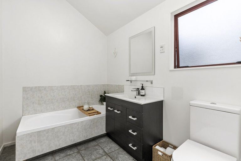 Photo of property in 26a Black Rock Road, Newlands, Wellington, 6037