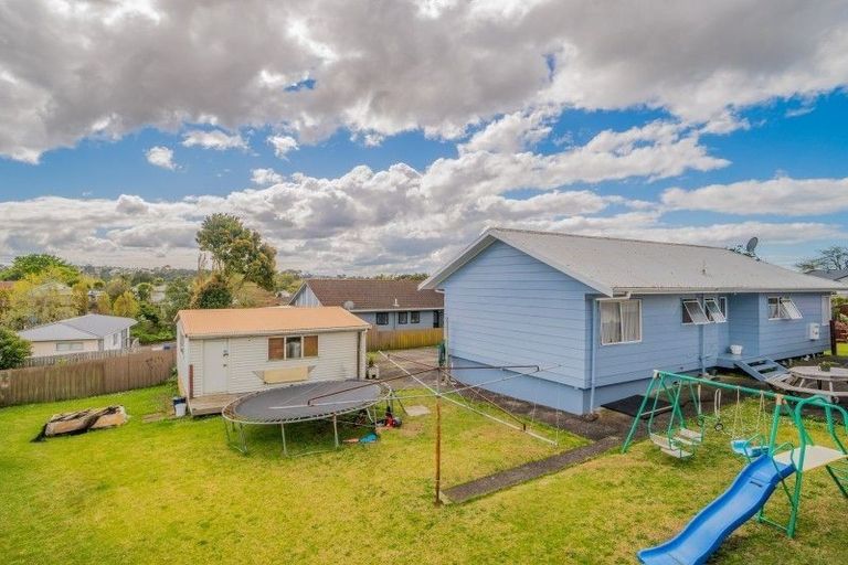 Photo of property in 12 Imperial Place, Henderson, Auckland, 0612