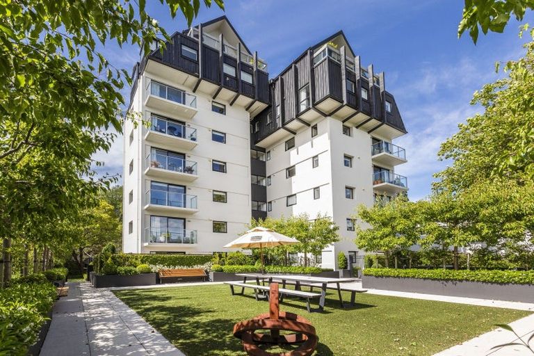 Photo of property in 2/18 Carlton Mill Road, Merivale, Christchurch, 8014