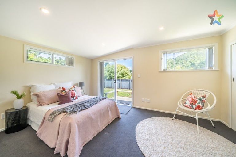 Photo of property in 2 Molloys Road, Te Marua, Upper Hutt, 5018