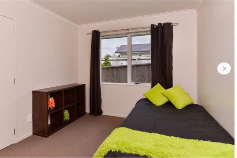 Photo of property in 31 Mcewen Crescent, Riverstone Terraces, Upper Hutt, 5018