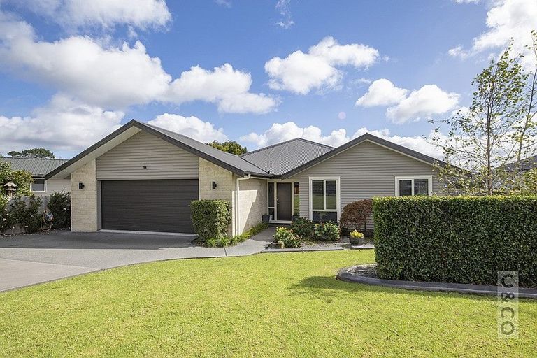 Photo of property in 65 Kaipara Portage Road, Riverhead, 0820