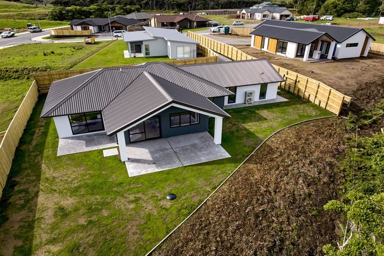 Photo of property in 6 Pihoihoi Close, Waikanae, 5036