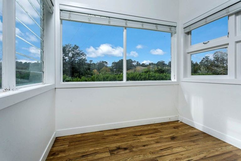 Photo of property in 76 Awa Road, Kumeu, 0891