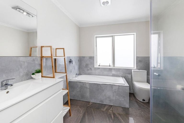 Photo of property in 16 Dolbel Place, Mangere East, Auckland, 2024