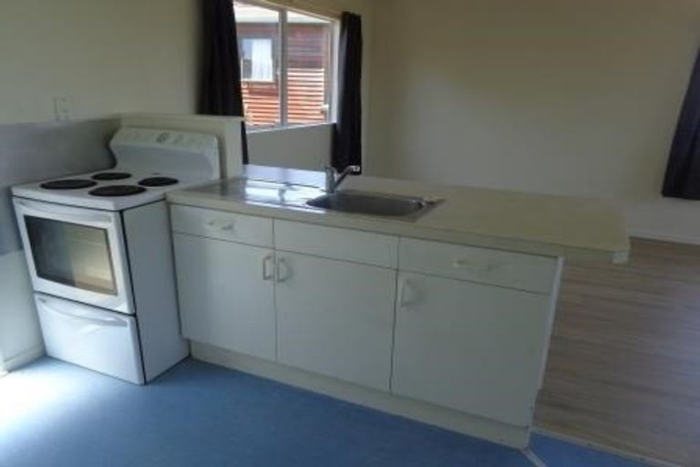 Photo of property in 16 Worthington Place, West Harbour, Auckland, 0618