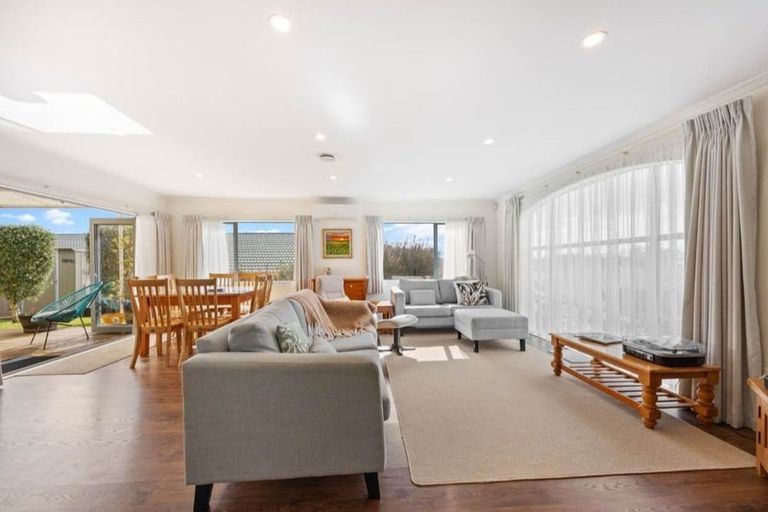 Photo of property in 40 Highfields Terrace, Henderson, Auckland, 0612