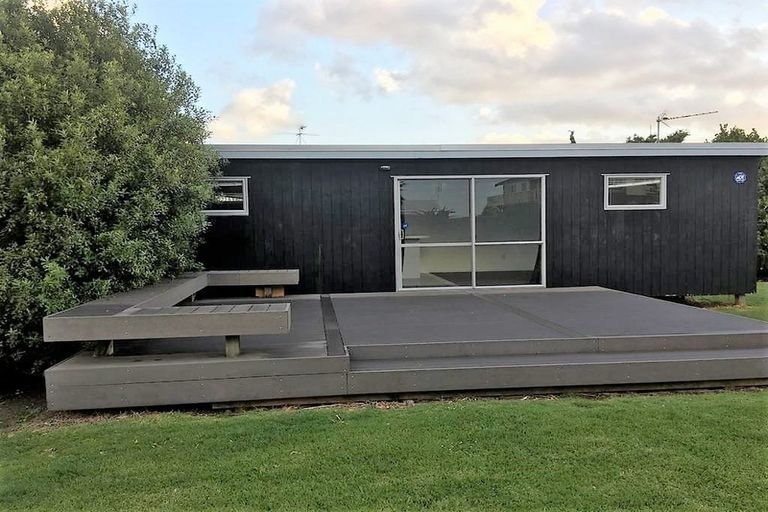 Photo of property in 27 Crispe Road, Clarks Beach, 2122