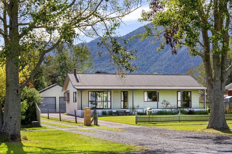 Photo of property in 124 Stanley Avenue, Te Aroha, 3320
