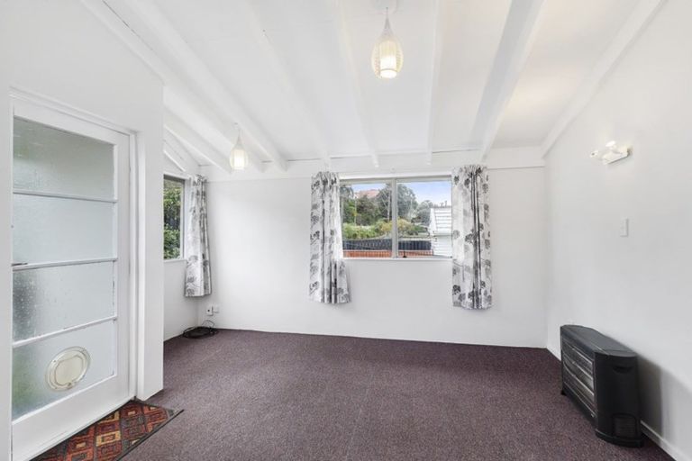 Photo of property in 24/125 Queens Drive, Lyall Bay, Wellington, 6022