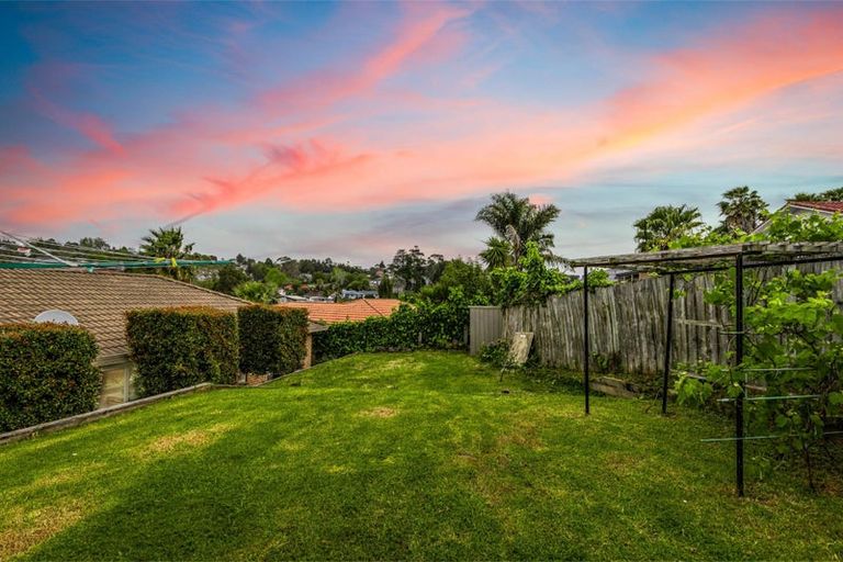 Photo of property in 29 Killygordon Place, Massey, Auckland, 0614