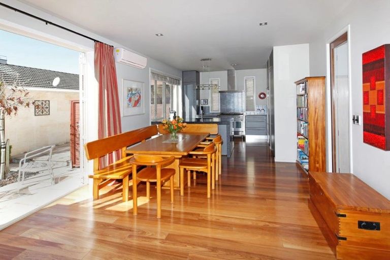 Photo of property in 124 Rugby Street, Merivale, Christchurch, 8014