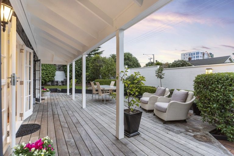 Photo of property in 25a Milford Road, Milford, Auckland, 0620