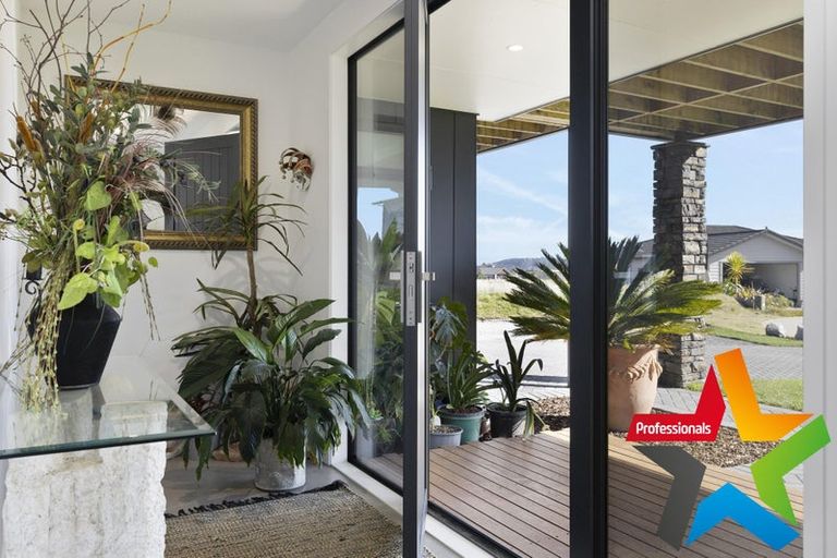 Photo of property in 10 Tuhua Close, Wharewaka, Taupo, 3330