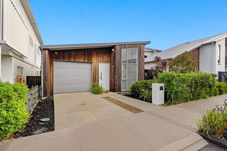 Photo of property in 33 Kanuka Road, Hobsonville, Auckland, 0616