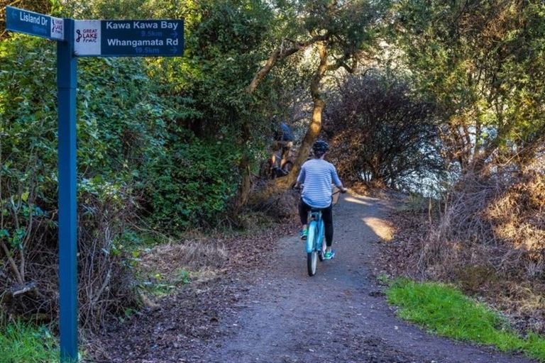 Photo of property in 3 Kahikatea Drive, Kinloch, Taupo, 3377