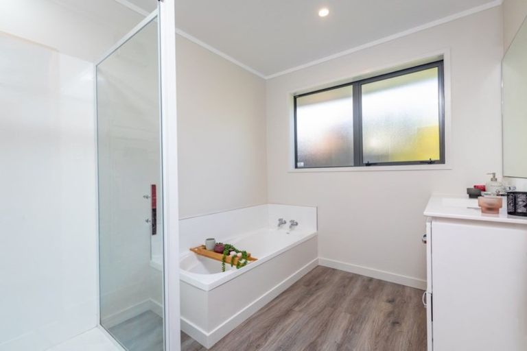 Photo of property in 76 Kapanui Road, Waikanae, 5036