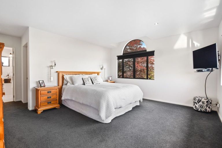 Photo of property in 4 Tupara Crescent, Kawaha Point, Rotorua, 3010