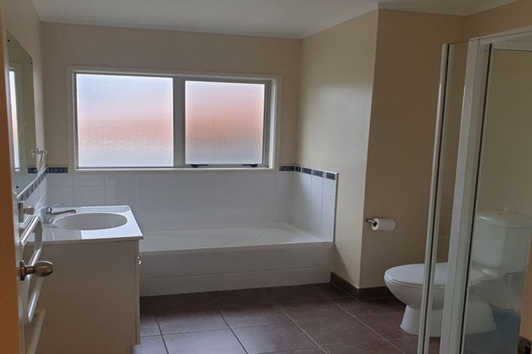 Photo of property in 19a Betty Watt Grove, Riverstone Terraces, Upper Hutt, 5018