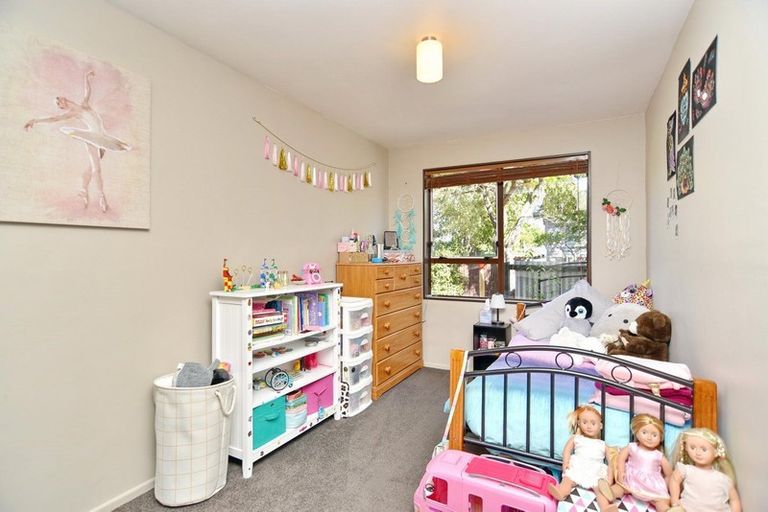 Photo of property in 2/32 Prestons Road, Redwood, Christchurch, 8051