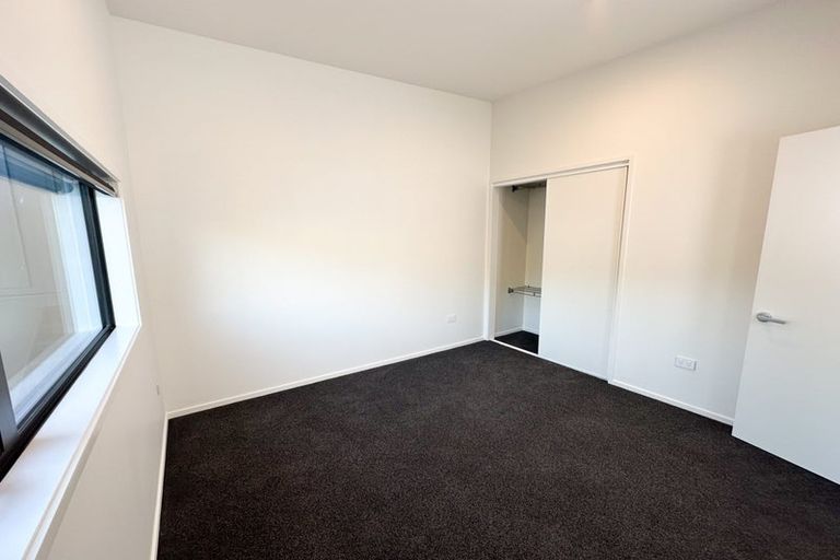 Photo of property in 4 Black Rock Road, Newlands, Wellington, 6037