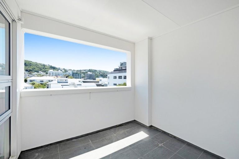 Photo of property in Stadium Garden Flats, 304/107 Thorndon Quay, Pipitea, Wellington, 6011
