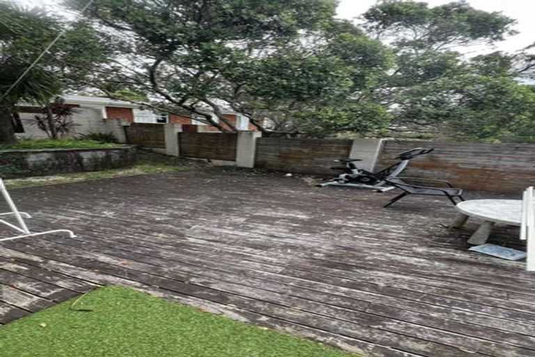 Photo of property in 2/5 Downing Street, Glenfield, Auckland, 0629