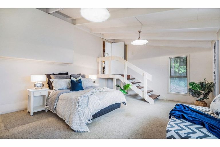 Photo of property in 230 Atkinson Road, Titirangi, Auckland, 0604