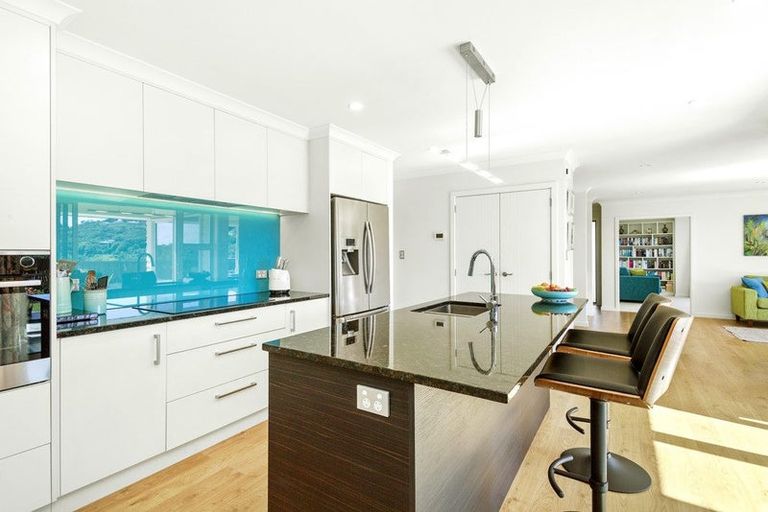 Photo of property in 206 Navigation Drive, Whitby, Porirua, 5024