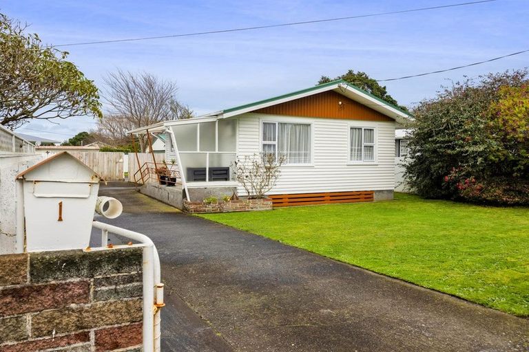 Photo of property in 1 Ramanui Avenue, Hawera, 4610