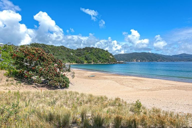 Photo of property in 3 Kayes Crescent, Waikawau, Coromandel, 3584