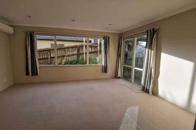 Photo of property in 40 Mandeville Place, Unsworth Heights, Auckland, 0632