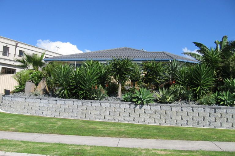 Photo of property in 7 Wakaroa Avenue, Te Atatu Peninsula, Auckland, 0610