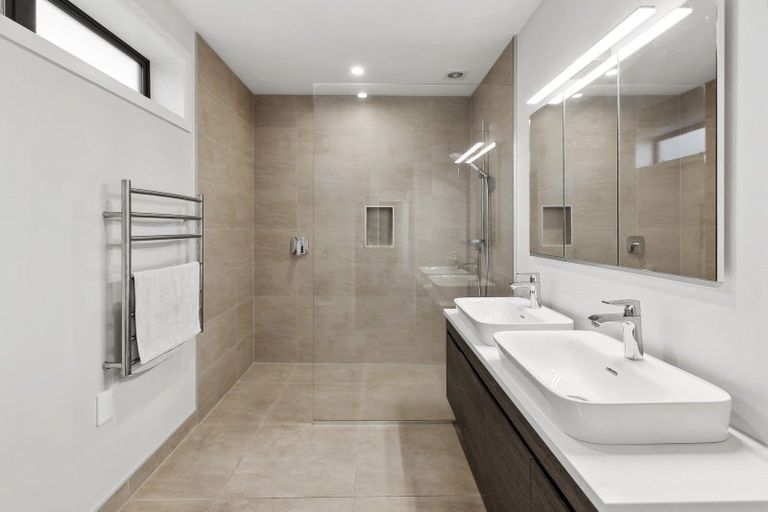 Photo of property in 35 Kirimoko Crescent, Wanaka, 9305