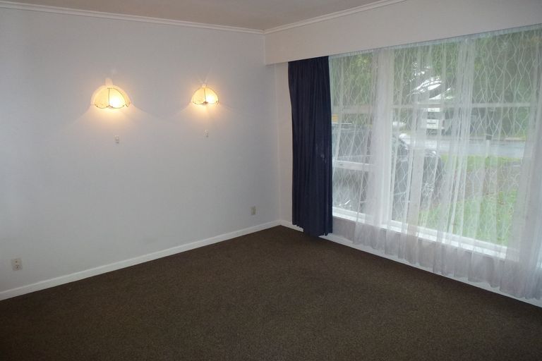 Photo of property in 32 Te Kanawa Crescent, Henderson, Auckland, 0610
