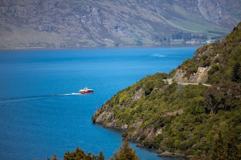 Photo of property in 14a Mckerrow Place, Sunshine Bay, Queenstown, 9300