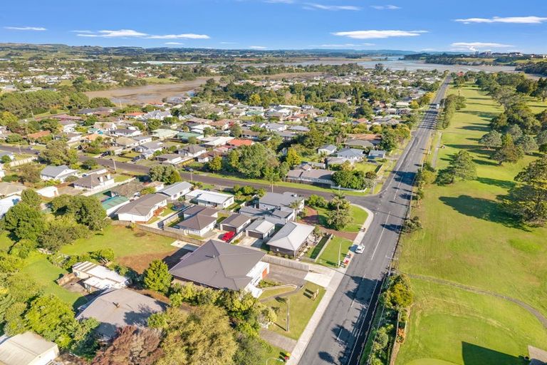 Photo of property in 12a Racecourse Road, Waiuku, 2123