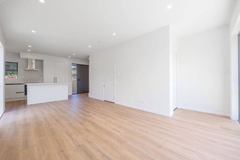 Photo of property in 21 Clay Works Lane, New Lynn, 0600