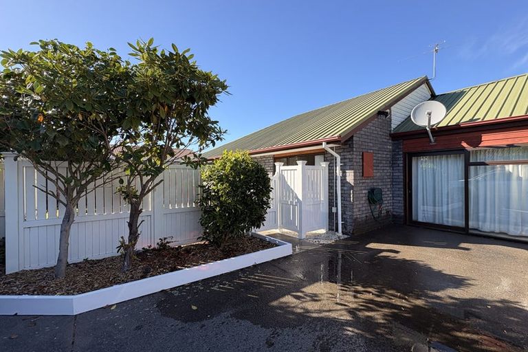Photo of property in 2/38 Chipping Lane, Redwood, Christchurch, 8051