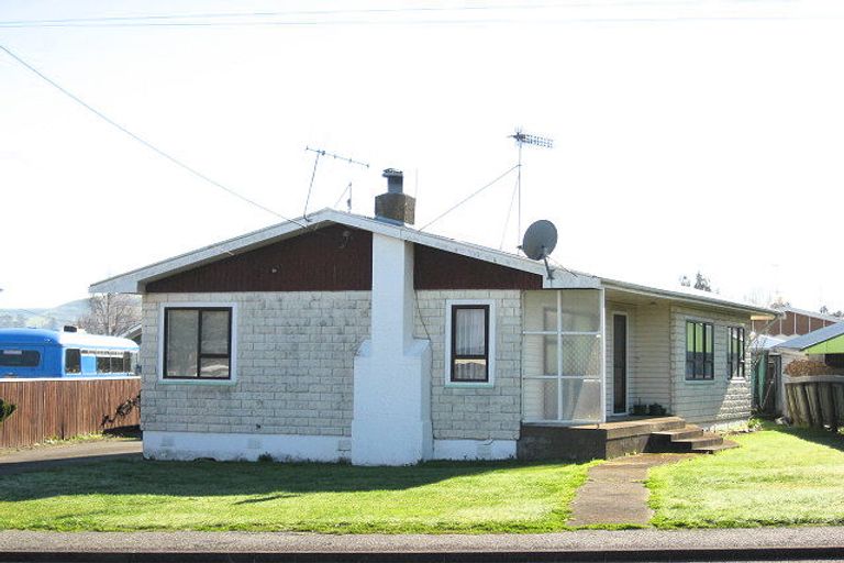 Photo of property in 14 Montgomery Street, Waipukurau, 4200