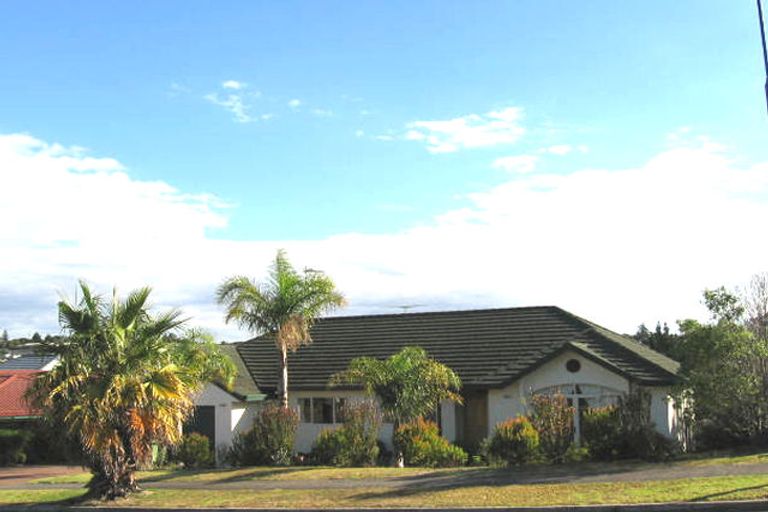 Photo of property in 10 Calypso Way, Unsworth Heights, Auckland, 0632