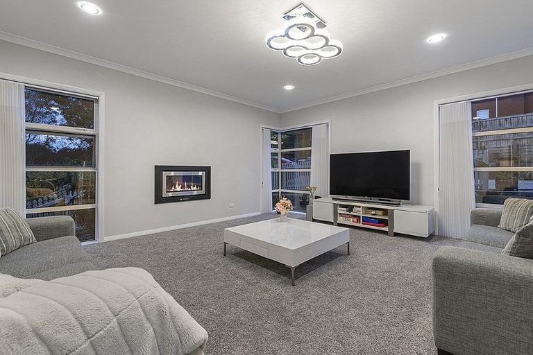 Photo of property in 61 Bernard Magnus Lane, Greenhithe, Auckland, 0632