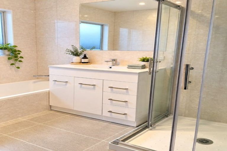 Photo of property in 2/9 Midvale Place, Burswood, Auckland, 2013