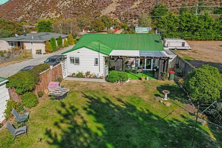 Photo of property in 74 Bledisloe Street, Kurow, 9435